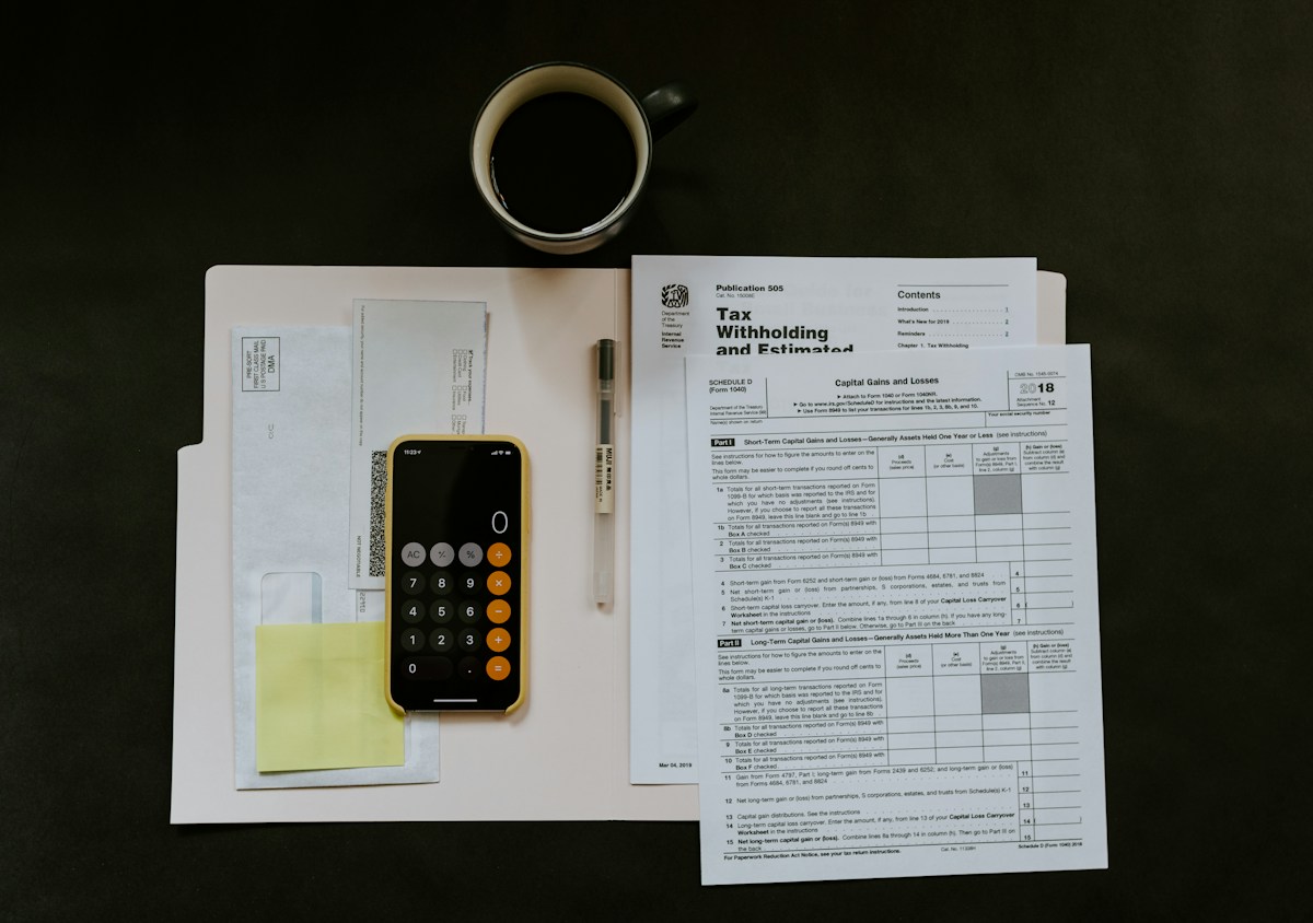 Bilingual Contract Drafting vs Translation in the UAE: Which Do You Need? (2026)