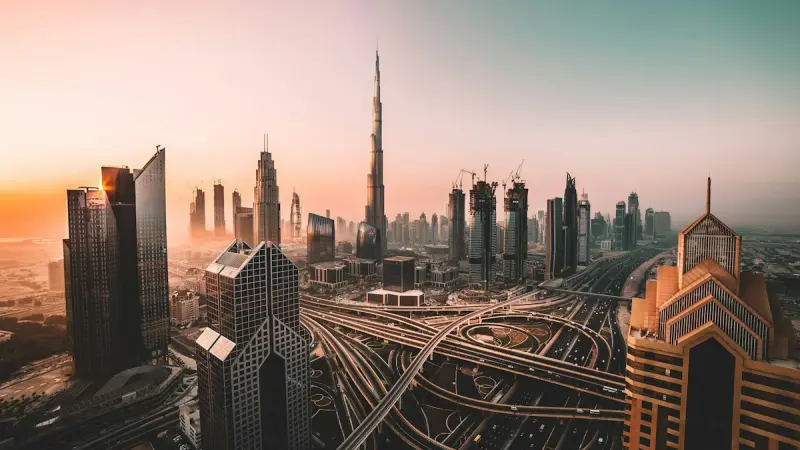 ترجمة قانونية معتمدة في دبي مارينا وجي بي آر وأبراج بحيرات جميرا 2026